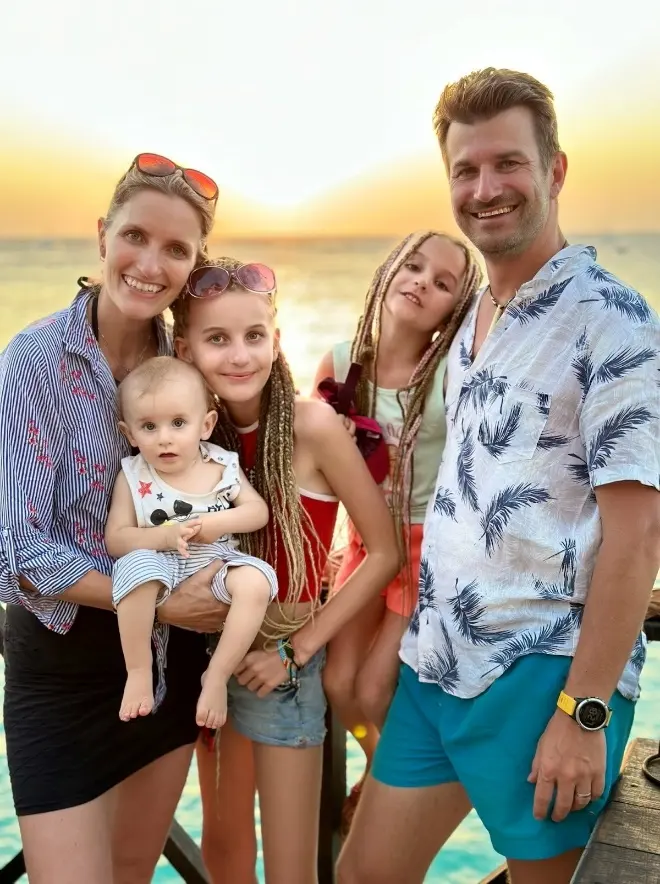 Jana Wolfov&aacute; na cestách s rodinou